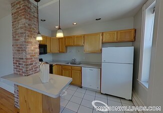 1538 Tremont St Unit 2R, Boston, MA 02120