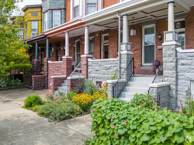 Some homes in Harwood have small front porches.