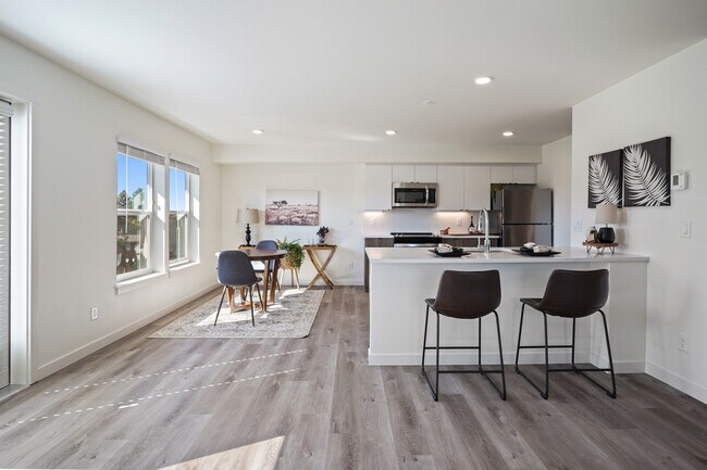 Edgewater Apartments, Bend, OR 97702 - photo 2