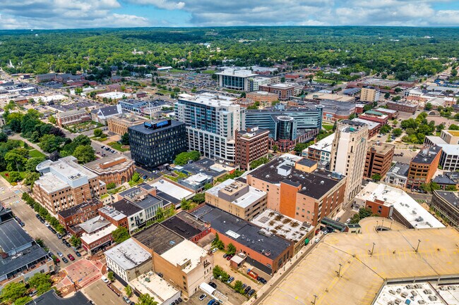 Knollwood is located near several amenities of downtown Kalamazoo.