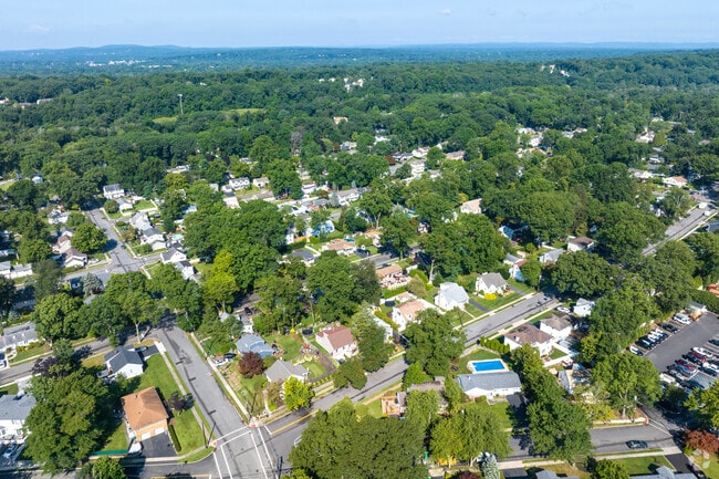 Washington Township, NJ, is only a forty-minute drive from New York City.