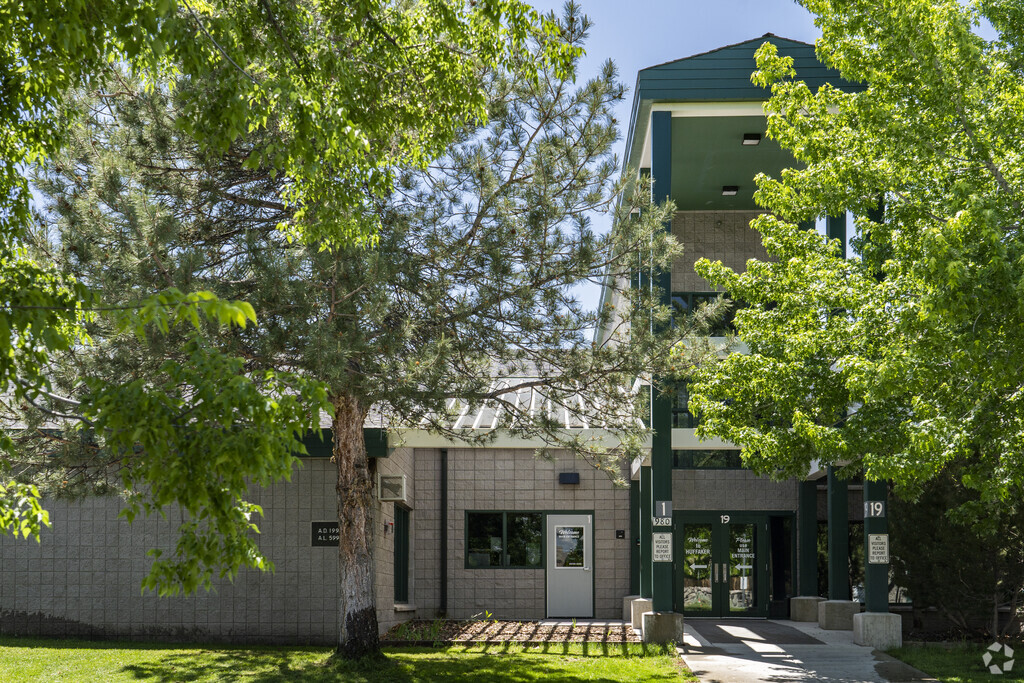 Huffaker Lake Elementary is located in a quiet and safe part of the Lakeridge community.