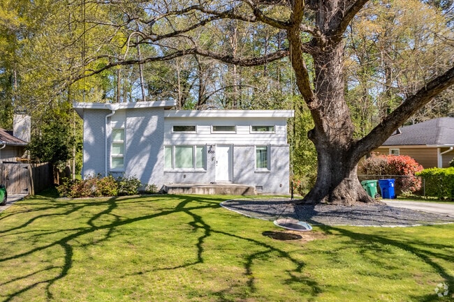 Mid-century modern homes are very popular in North Druid Hills.