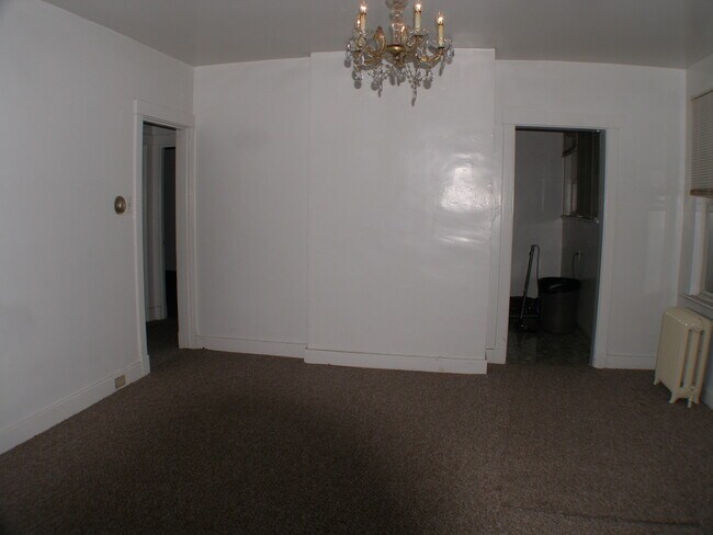 2201 Pittock St unit Appartment, Pittsburgh, PA 15217 - photo 3