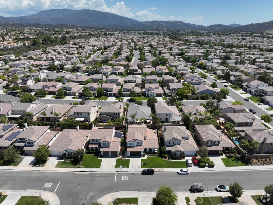 45798 Cloudburst Ln, Temecula, CA 92592 - photo 2