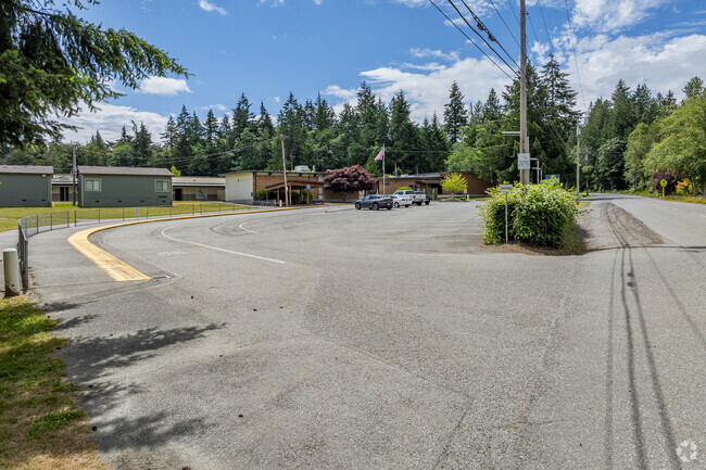 South Colby Elementary School is a smaller school located minutes from the Southworth ferry.