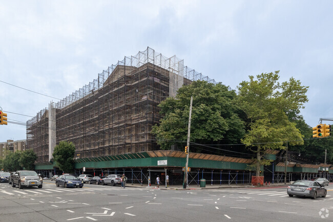 Bronx Lab School in The Bronx has a large student body.