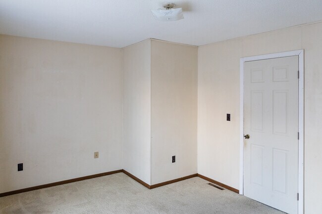 1805 King College Rd unit C-6, Bristol, TN 37620 - photo 6