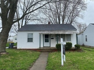 425 E 36th St, Anderson, IN 46013