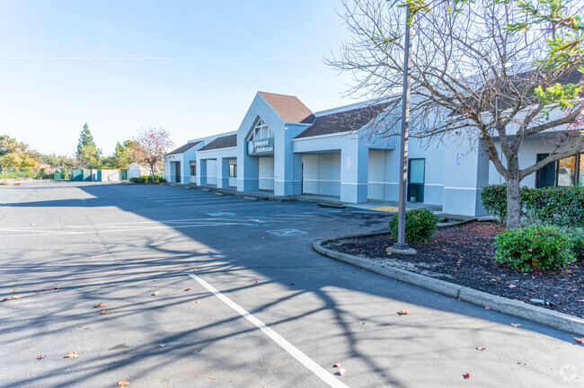 There is plenty of parking at Guidepost Montessori School.