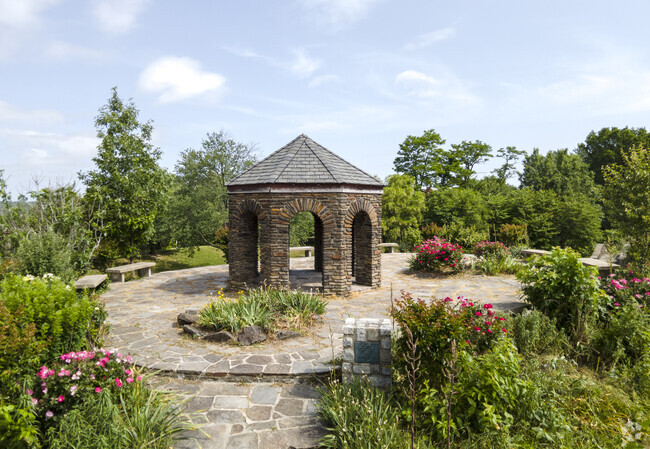 CHM residents can enjoy the lovely landscaping of Clifton Park.