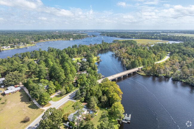 Brice’s Creek merges with the Neuse River near downtown New Bern.
