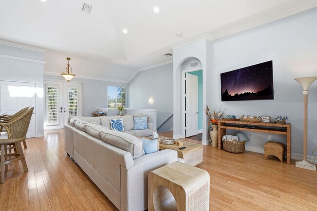 3011 Pine Tree Dr unit ID1364127P, Bonita Springs, FL 34134 - photo 2