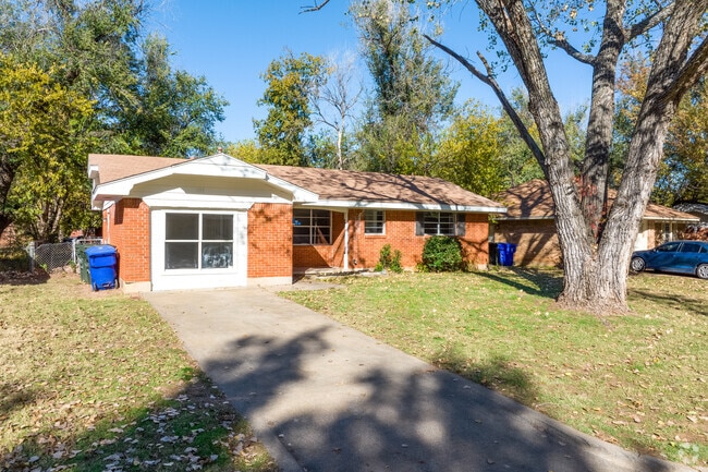 Ranch-style homes line the streets of the University of Oklahoma neighborhood.