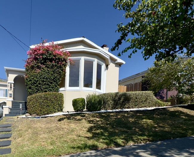 2615 Maxwell Ave, Oakland, CA 94619 - photo 3