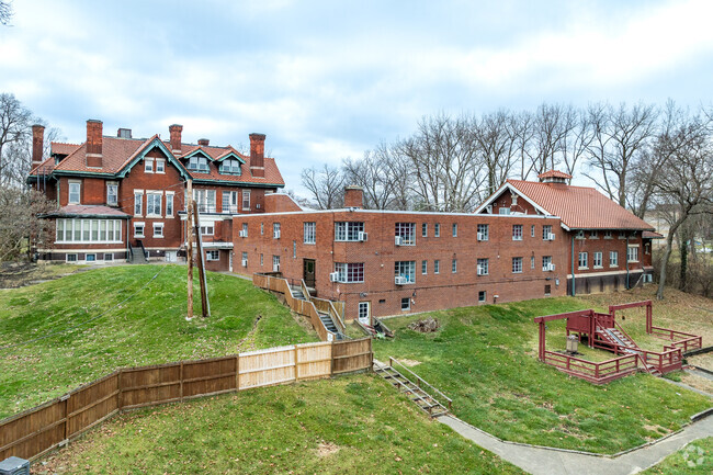 Mansion Day School is located  in Woodland Park, Columbus Ohio.