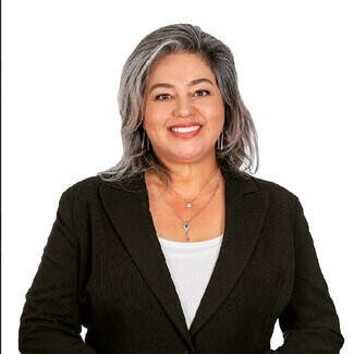 Claudia B Ramos