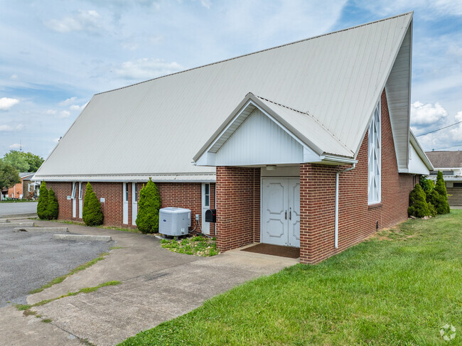 Adventist Christian School serves 3 students in a private Christian school setting.
