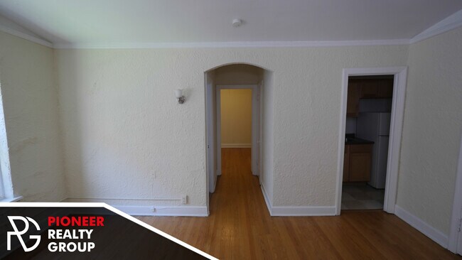 556 W Arlington Place unit 304, Chicago, IL 60614 - photo 5