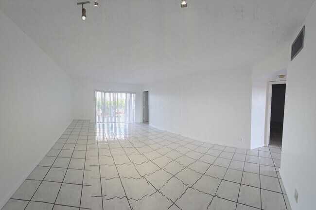 Ramblewood Condominium, Miami, FL 33183 - photo 7