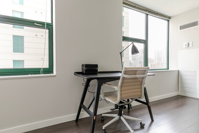 77 W Huron St unit FL10-ID1381, Chicago, IL 60654 - photo 5