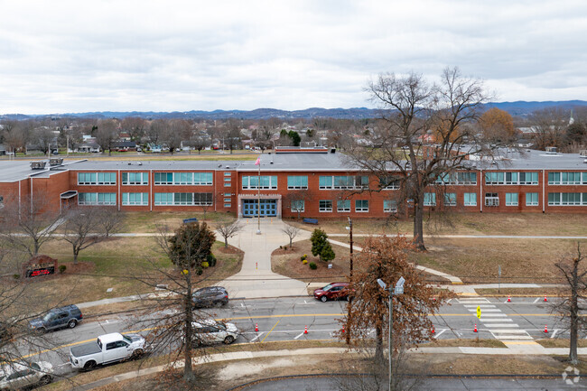 Ross N. Robinson Middle School serves grades 6-8 in the Kingsport City School District.