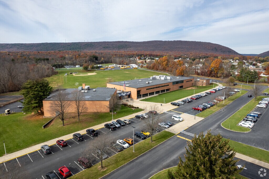 Northern Lehigh Senior High School has a student-teacher ratio of 13-1.