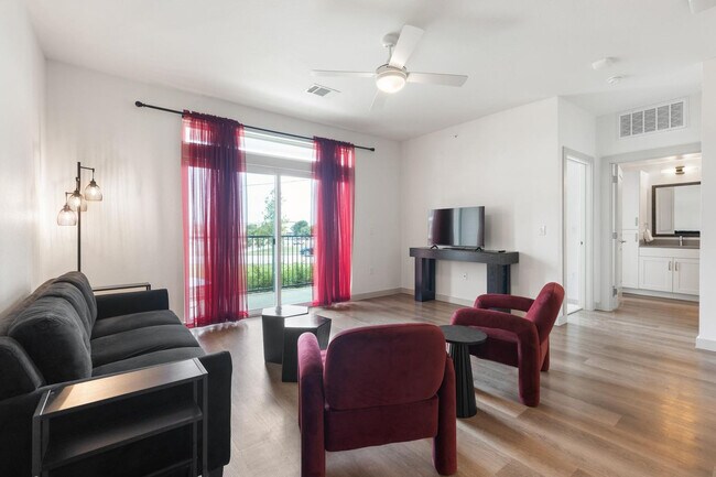 1301 Leah Ave unit FL1-ID1355779P, San Marcos, TX 78666 - photo 2