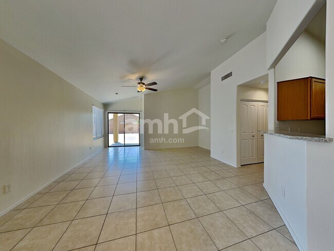 11409 W Davis Ln, Avondale, AZ 85323 - photo 5