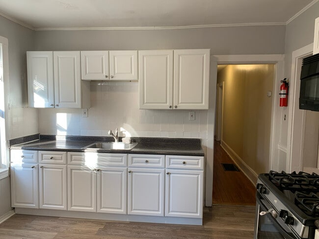 19 Topliff St unit 19 Topliff St, Dorchester, MA 02122 - photo 2