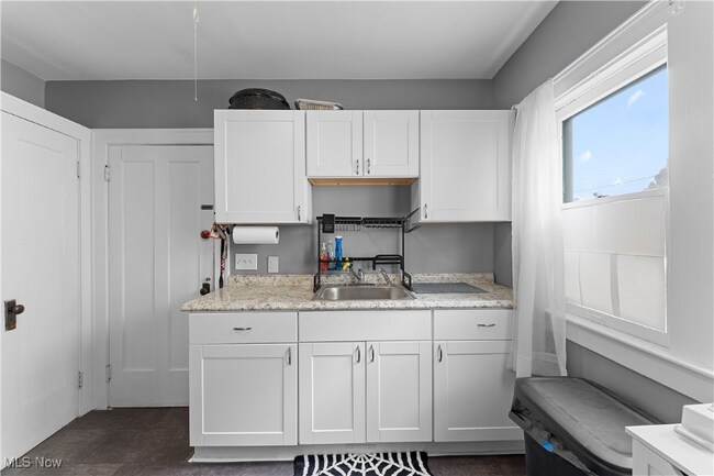 3179 W 111th St unit Downstairs, Cleveland, OH 44111 - photo 7