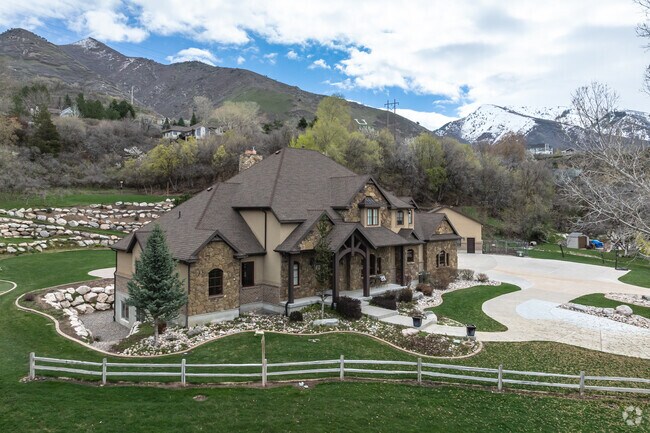 Uintah has mansions built in the mountains adorned with local stones.