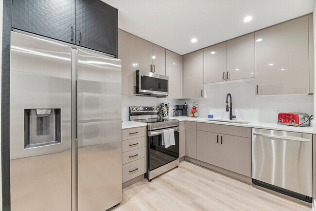 2316 W Estes Ave unit ID1060170P, Chicago, IL 60645 - photo 6