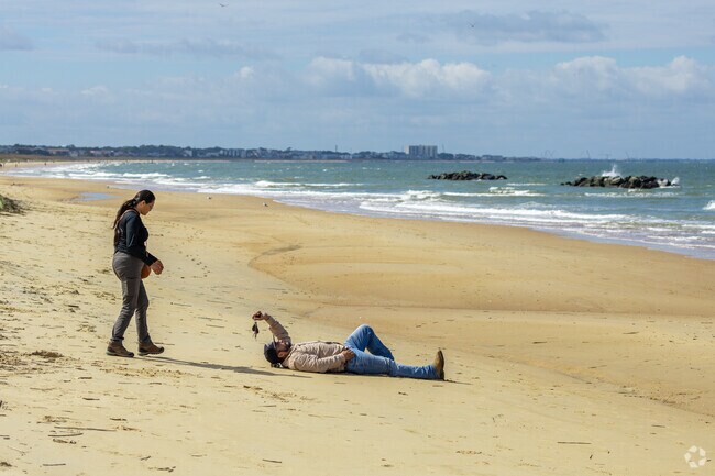 Camellia Shores residents have easy access to the beaches of Ocean View.