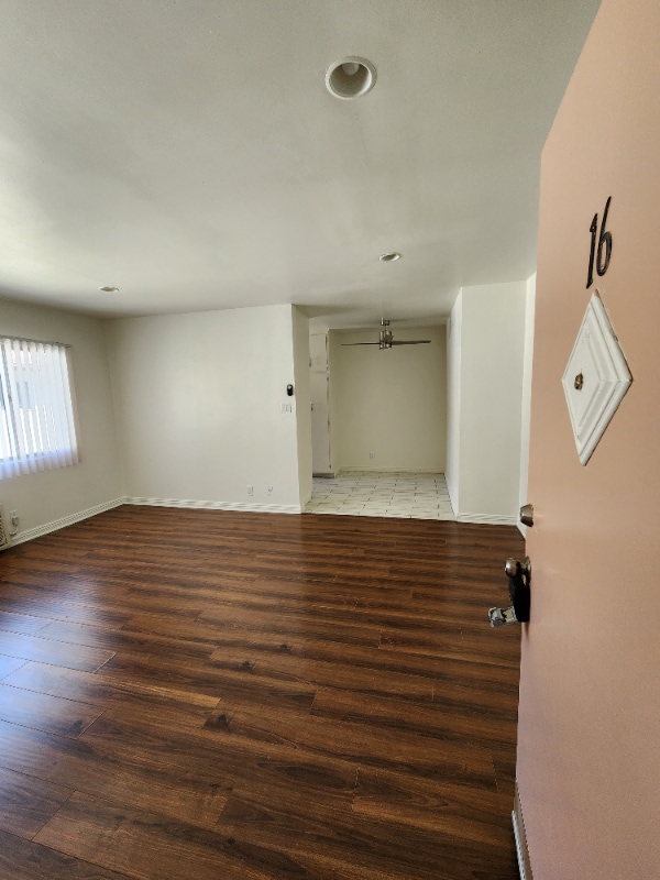 18546 Clark St Unit 16, Los Angeles, CA 91356