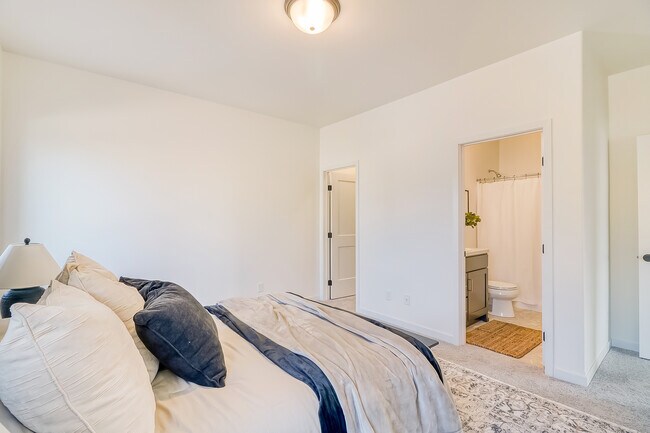 Primary Bedroom1_2.jpg