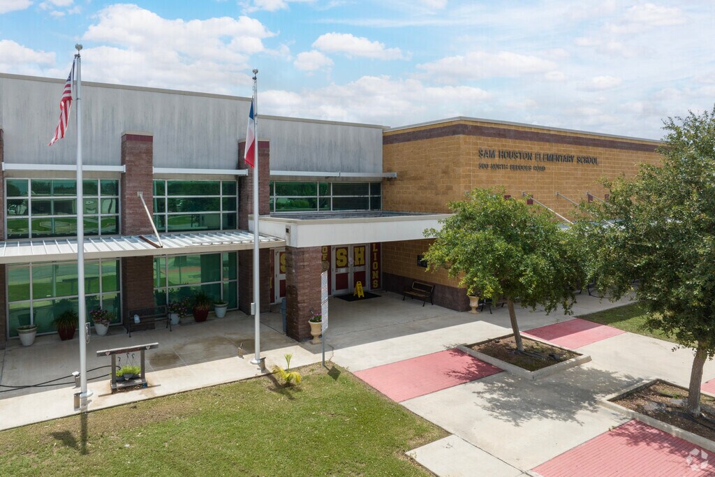 Sam Houston Elementary School hosts grades Pre-K to 5th grade in the La Feria, Tx area.