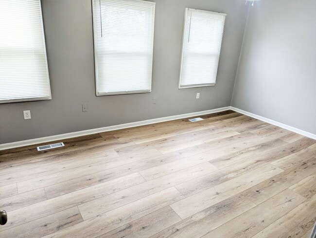 2219 Anvil Ln, Temple Hills, MD 20748 - photo 6