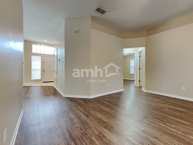 8220 Abbeyfield Dr, Jacksonville, FL 32277 - photo 7