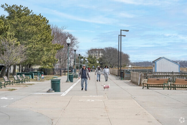 Savin Rock Park is a long stretch of recreational shoreline in West Haven Center for exercise, beach goers, dog walkers, and various other outdoor pursuits.