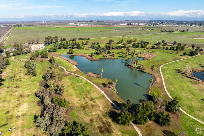 Madera Municipal Golf Course is surrounded by farmland.