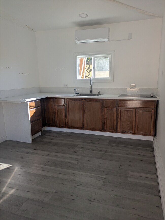 7448 Craner Ave unit Single apartment, Sun Valley, CA 91352 - photo 2