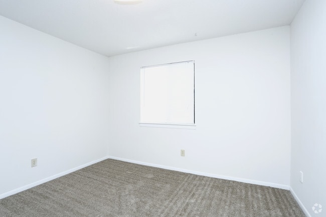 2BR, 2BA - 902sf- Bedroom