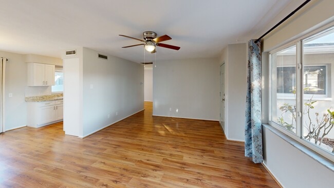 13705 Jamaica Dr, Seminole, FL 33776 - photo 3
