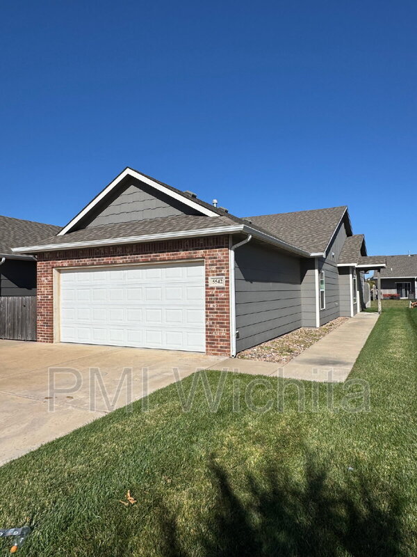 5542 N Edwards Cir, Wichita, KS 67203