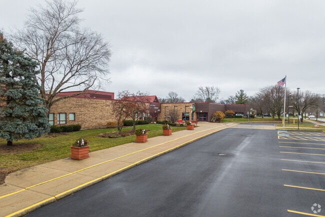 River Woods Elementary School has 493 students in grades K-5.