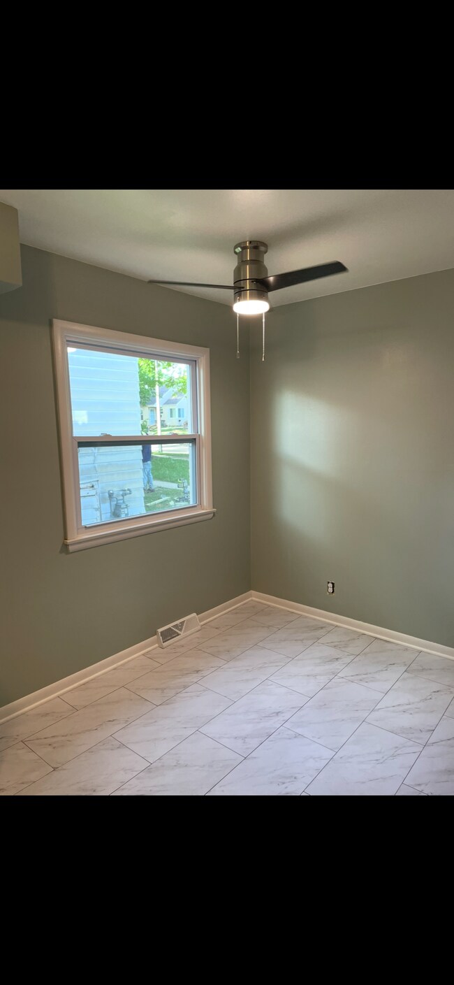 4401 N 38th St, Milwaukee, WI 53209 - photo 2