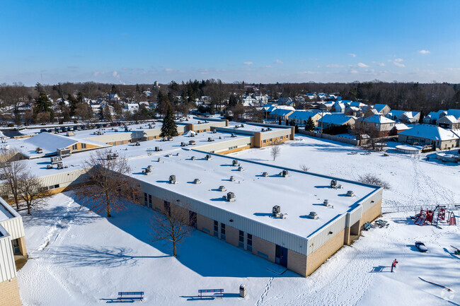 Will L. Lee School, Campus Overview.