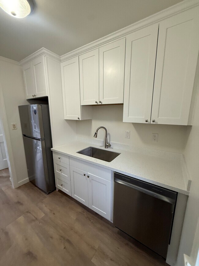 1114 Capuchino Ave, Burlingame, CA 94010 - photo 4