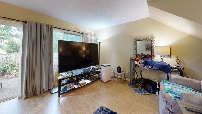 3535 SE Gladstone St unit 5, Portland, OR 97202 - photo 2